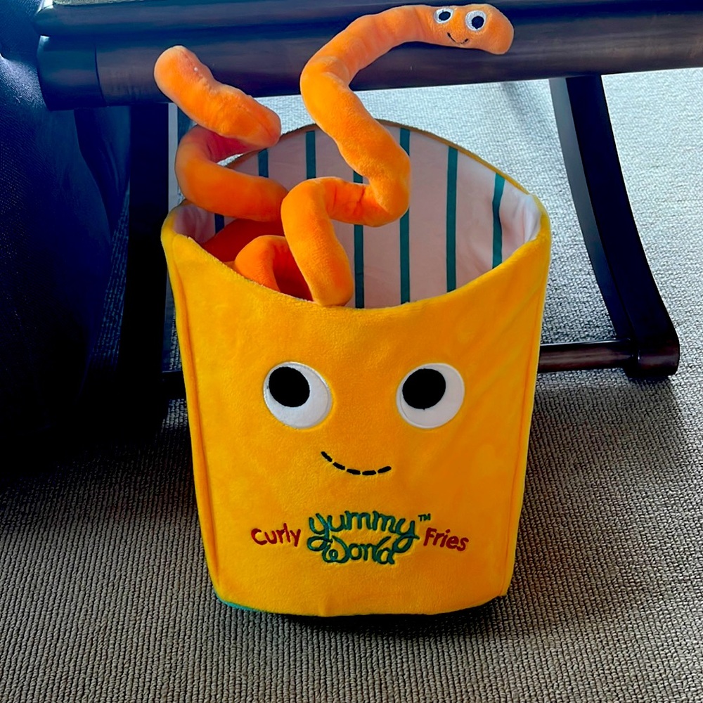 Yummy world curly fries